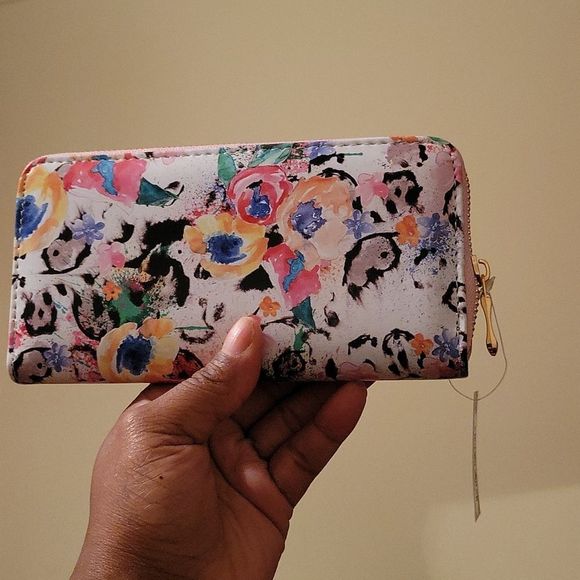 Wallet  - Picture 1 of 4